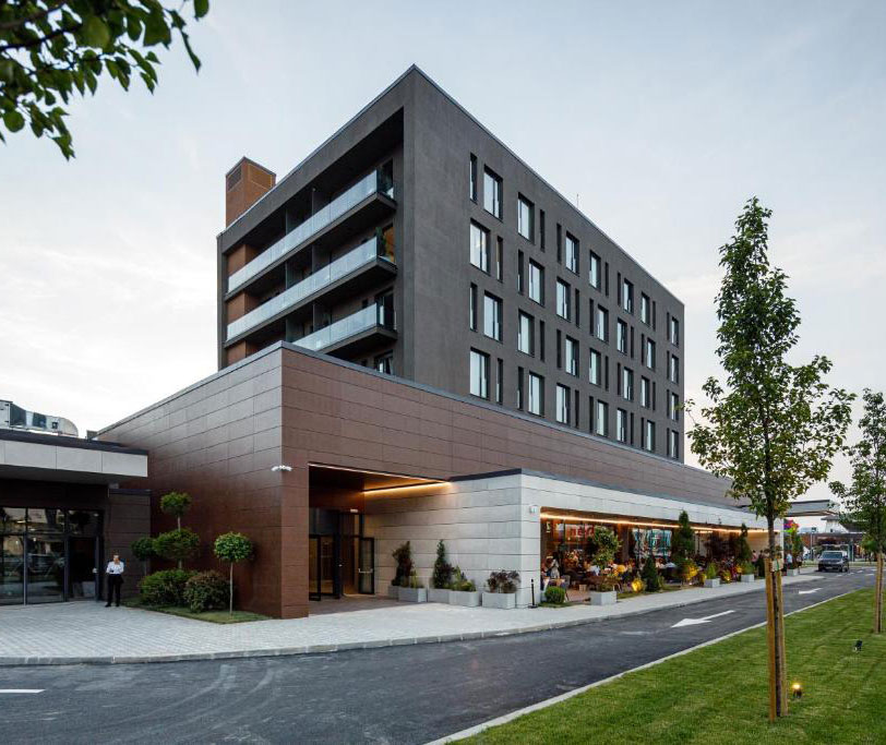 Hotel Qosmo